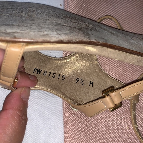 Gently Loved Shelly Almond Butter Calf Leather Sandal by Stuart Weitzman - Picture 7 of 9